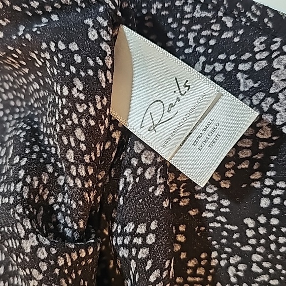 Rails Roslyn Slate Python Blouse Top Luxe Satin Crepe Longsleeve Keyhole Gray XS - Picture 12 of 16